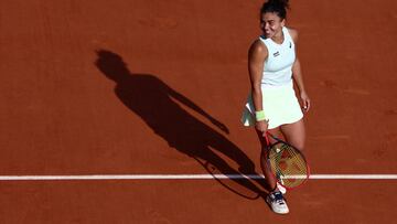 Tennis - French Open - Roland Garros, Paris, France - June 6, 2024 Italy's Jasmine Paolini celebrates winning her semi final match against Russia's Mirra Andreeva REUTERS/Yves Herman