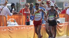 El espa&ntilde;ol Jes&uacute;s &Aacute;ngel Garc&iacute;a Bragado y el ecuatoriano Claudio Villanueva durante la prueba de 50 kil&oacute;metros marcha de los Juegos Ol&iacute;mpicos de R&iacute;o 2016.