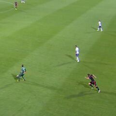 La que armó el portero del Rayo Majadahonda... salió a recuperar el balón para dar este pase