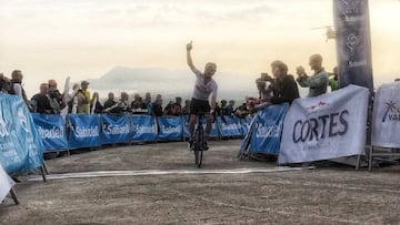 Pogacar celebra su triunfo en Bernia.