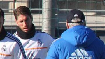 Ancelotti habló ayer con Ramos en Valdebebas.