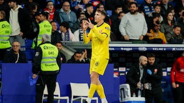 Vanat festeja un gol con el Girona.