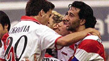 <B>REGRESO</b>. Pablo Sanz, a la derecha, vuelve a contar para Vázquez.