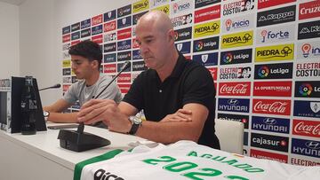 Berges, junto a Aguado, en una conferencia de prensa.