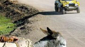 <b>CAMBIO DE ESPECTADORES. </b>Si hay una prueba en el mundo que muestre el contraste entre civilizaciones ese es el Dakar. Ayer sólo compitieron coches y camiones por la niebla.