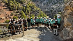 El Málaga celebra su racha triunfal en el Caminito del Rey