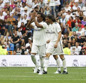 Karembeu celebrando el 4-2
