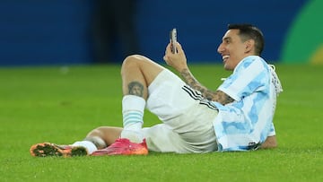 RIO DE JANEIRO, BRAZIL - JULY 10: Angel Di Maria of Argentina celebrates as he talks on his phone after winning the final of Copa America Brazil 2021 between Brazil and Argentina at Maracana Stadium on July 10, 2021 in Rio de Janeiro, Brazil. (Photo by Al