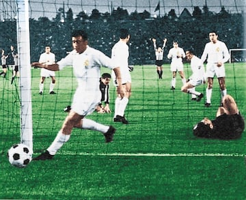 FINAL 11/05/1966 COPA EUROPA REAL MADRID - PARTIZAN EN HEYSEL BRUSELAS 0-1 GOL VASOVIC PACHIN CONTEMPLA EL BALON DENTRO DE LA PORTERIA