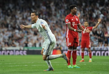 El sorteo de los cuartos de final de la Champions League 2016-2017 deparó al Clásico europeo: Real Madrid vs. Bayern Múnich. En el partido de ida, los pupilos de Zidane ganaron 1-2 con doblete de Cristiano Ronaldo. Fue apenas la segunda victoria de los merengues en la ciudad bávara. La vuelta estuvo plagada de polémicas arbitrales, a favor y en contra de los dos equipos, y terminó con un 4-2 favorable de los de Zi-Zu. 

