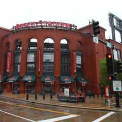 Mujer recibe un balazo durante juego de los Cardinals
