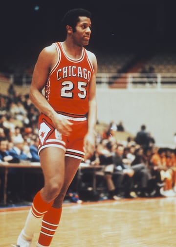 Las camisetas que defendi¨® "The Jet" fueron las de Syracuse Nationals (1962-1963), Philadelphia 76ers (1963-1969) y hicago Bulls (1969-1975). Fue 7 veces Elegido para el All-Star de la NBA y 1 vez Mejor Equipo de Novatos de la NBA.