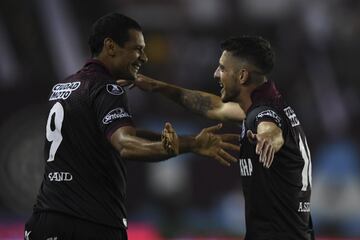 Argentina's Lanus Uruguayan defender Alejandro Silva (R) celebrates with teammate forward Jose Sand  after scoring a goal against Argentina's River Plate during their Copa Libertadores semifinal second leg football match in Lanus, on the outskirts of Buenos Aires, on October 31, 2017. / AFP PHOTO / Eitan ABRAMOVICH