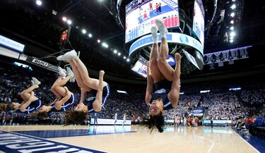 Las cheerleaders de los Brigham Young Cougars del baloncesto universitario estadounidense (NCAA) apoyaron a sus jugadores durante todo el partido ante Iowa State. Animaron, cantaron e, incluso, hicieron volteretas. Su esfuerzo fue recompensado con una victoria por 87-72.