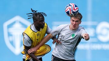SEATTLE, WASHINGTON - JUNE 14: Georgi Minoungou (L) and Reed Baker-Whiting of Seattle Sounders take part in a training session during the Training/Press Conference ahead of their FIFA Club World Cup 2025 Group B match between Botafogo and Seattle Sounders at Sounders FC Clubhouse on June 14, 2025 in Seattle, Washington. Buda Mendes/Getty Images/AFP (Photo by Buda Mendes / GETTY IMAGES NORTH AMERICA / Getty Images via AFP)