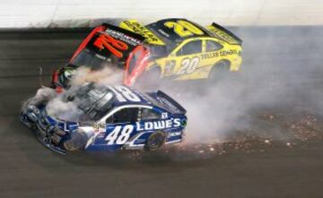 Jimmie Johnson (48), Martin Truex Jr. (78) y Matt Kenseth (20).