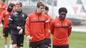 Ccampins, en segundo término, tras Dongou.