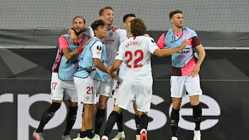 Soccer Football - Europa League Semi Final - Sevilla v Manchester United - RheinEnergieSTADION, Cologne, Germany - August 16, 2020 Sevilla's Luuk de Jong celebrates scoring their second goal with teammates, as play resumes behind closed doors follow