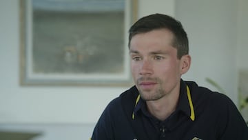 Primoz Roglic comparece ante los medios en los días previos al inicio del Giro.