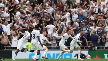 Soccer Football - Premier League - Tottenham Hotspur v Sheffield United - Tottenham Hotspur Stadium, London, Britain - September 16, 2023 Tottenham Hotspur's Dejan Kulusevski celebrates scoring their second goal with teammates REUTERS/Ian Walton NO USE WITH UNAUTHORIZED AUDIO, VIDEO, DATA, FIXTURE LISTS, CLUB/LEAGUE LOGOS OR 'LIVE' SERVICES. ONLINE IN-MATCH USE LIMITED TO 45 IMAGES, NO VIDEO EMULATION. NO USE IN BETTING, GAMES OR SINGLE CLUB/LEAGUE/PLAYER PUBLICATIONS.