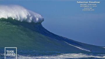 El alem&aacute;n Sebastian Steudtner, en una ola de aproximadamente 30 metros en Nazar&eacute;, Portugal.