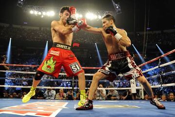 Sergio Maravilla Martínez golpea a Julio César Chávez Jr. en su combate en Las Vegas en septiembre de 2012.