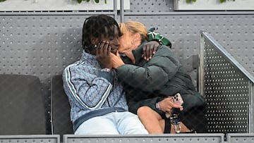 Najwa Nimri y su novio, José Mendes Vieira, durante la final de dobles femenina en el Mutua Madrid Open de tenis, a 4 de mayo de 2025, en Madrid (España)
TENIS;DEPORTE;GENTE
Francisco Guerra / Europa Press
04/05/2025
