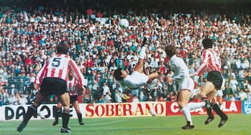 El 10 de abril de 1988, Hugo Sánchez marcó el mejor gol de su carrera: una preciosa chilena con el Real Madrid ante el Logronés.