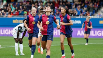 SANT JOAN DESPÍ (BARCELONA), 09/03/2025.- La centrocampista del FC Barcelona Francisca 'Kika' Nazareth (c) celebra tras marcar el 2-1 ante el Valencia CF durante su partido de la Liga F de fútbol femenino disputado este domingo en el Estadi Johan Cruyff en Sant Joan Despí, Barcelona. EFE/ Toni Albir
