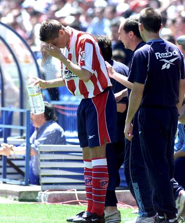 El 27 de mayo de 2001, en el minuto 65, en el estadio Vicente Calderón, llegó el momento de su estreno como profesional con el Atlético de Madrid. Con el equipo de su vida, en el que había ido creciendo desde el alevín, y en el campo de su vida, Carlos García Cantarero, entonces entrenador del Atlético de Madrid, le hizo debutar frente al Leganés. Entró al campo por José Juan Luque. Fue aclamado a su entrada, el anticipo del eterno vínculo con la afición para siempre. 


