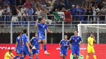 Milan (Italy), 12/09/2023.- Italy'Äôs Davide Frattesi (C) celebrates scoring the opening goal during the UEFA Euro 2024 qualifying soccer match between Italy and Ukraine at Giuseppe Meazza stadium in Milan, Italy, 12 September 2023. (Italia, Ucrania) EFE/EPA/MATTEO BAZZI
