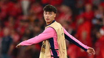 Soccer Football - Champions League - Benfica v Atletico Madrid - Estadio da Luz, Lisbon, Portugal - October 2, 2024 Atletico Madrid's Geronimo Spina warms up as a substitute REUTERS/Pedro Nunes