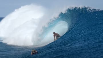Kelly Slater en Teahupo'o, Tahití (Polinesia Francesa) a finales de mayo del 2024.