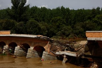 Puente destruido por el paso de la DANA en la localidad de Aldea del Fresno, municipio español del suroeste de la Comunidad de Madrid.