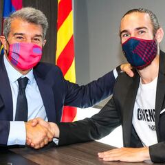 Mingueza renueva hasta el 2023 con una cláusula de 100 millones de euros