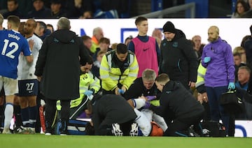 El jugador portugués se fracturó la pierna tras la entrada de Heung-MIng Son por detrás, para chocar en la caída con Serge Aurier.