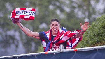 Torres celebra en Neptuno la Europa League de 2018.