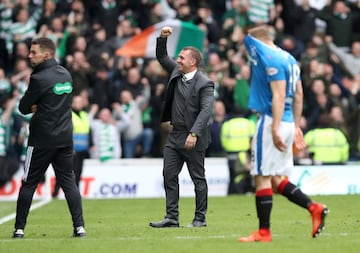 GLASGOW, SCOTLAND - MARCH 11:  Brendan Rodgers manager of Celtic celebrates victory after the Ladbrokes Scottish Premiership match between Rangers and Celtic at Ibrox Stadium on March 11, 2018 in Glasgow, Scotland.  (Photo by Ian MacNicol/Getty Images)