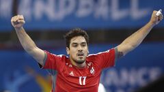 CH01 RUAN (FRANCIA), 13/01/2017.- El jugador chileno, Rodrigo Salinas, celebra un tanto durante un partido del grupo C entre Bielorrusia y Chile del campeonato del mundo de balonmano disputado en Ruan, Francia, hoy, 13 de enero de 2017. EFE/Yoan Valat