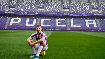 Valladolid. 26/1/24. Stipe Biuk presentado en el Estadio José Zorrilla como nuevo jugador blanquivioleta. Photogenic/Miguel Ángel Santos