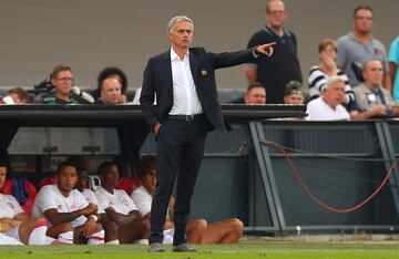 ‘The Special One’ ya tiene un estilo característico. Impregna en cada uno de sus pupilos el hambre por ganar y el orden defensivo. Reflejó su estilo con Porto, Inter, Chelsea y Real Madrid, con los cuales consiguió los títulos de sus respectivas ligas. Además tiene dos Champions League y dos Europa League.