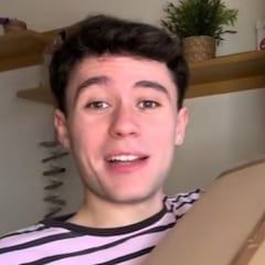 Un joven muestra el contenido de la ‘cesta de Navidad’ de su empresa y coincide con miles de españoles: “Es igual que la mía”