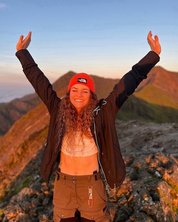 Maria Eftimova: Waking up at 3am for a sunrise hike up Crib Goch was one of my best decisions ever!