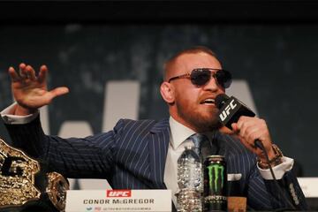 McGregor en la rueda de prensa previa a su enfrentamiento a Eddie Álvarez en el UFC 205.