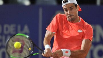 Guido Pella devuelve una bola durante el Abierto de Córdoba.