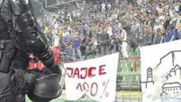 <b>ALTO RIESGO. </b>El partido entre Serbia y Bosnia desatará pasiones encontradas en las gradas.