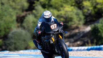 Xavi Vierge prueba la Yamaha del WorldSBK en Jerez.