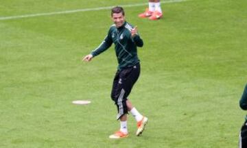 Cristiano Ronaldo durante el entrenamiento del Real Madrid en Dortmund previo al partido de semifinales de Champions League.