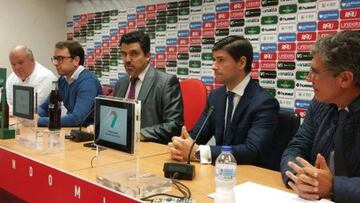 Dimite el presidente del Murcia y el Consejo por los impagos