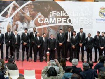 La plantilla del Real Madrid de baloncesto en su visita a la Comunidad.